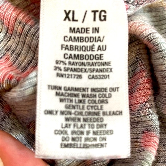 Prince & Fox soft floral top - Picture 5 of 5